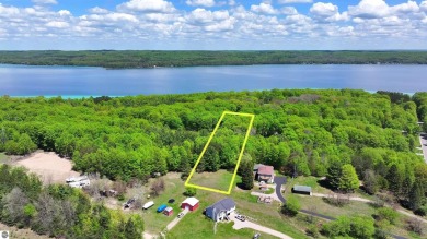 Nicely mature, wooded 1.07 acre lot in a quiet subdivision on A-Ga-Ming Golf Resort in Michigan - for sale on GolfHomes.com, golf home, golf lot