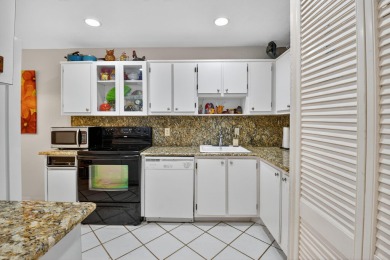 Welcome to Hunters Run Country Club! This 2 bedroom, 2 bathroom on Hunters Run Golf and Country Club in Florida - for sale on GolfHomes.com, golf home, golf lot