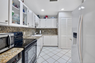 Welcome to Hunters Run Country Club! This 2 bedroom, 2 bathroom on Hunters Run Golf and Country Club in Florida - for sale on GolfHomes.com, golf home, golf lot