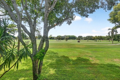 Welcome to Hunters Run Country Club! This 2 bedroom, 2 bathroom on Hunters Run Golf and Country Club in Florida - for sale on GolfHomes.com, golf home, golf lot