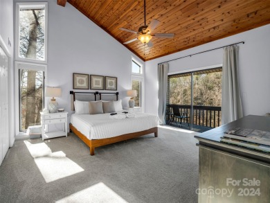 Lovely resort home situated on nearly 1 acre, right on the Apple on Rumbling Bald Resort on Lake Lure in North Carolina - for sale on GolfHomes.com, golf home, golf lot