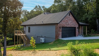 $5,000 Buyer Incentive! Come enjoy Bella Vista and all it has to on Bella Vista - Metfield Golf Complex and Country Club in Arkansas - for sale on GolfHomes.com, golf home, golf lot