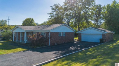 Two bedroom, 1.5-bath brick home offering 1,680 sq ft of on Calvert City Golf and Country Club in Kentucky - for sale on GolfHomes.com, golf home, golf lot
