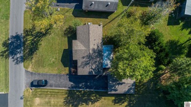 Two bedroom, 1.5-bath brick home offering 1,680 sq ft of on Calvert City Golf and Country Club in Kentucky - for sale on GolfHomes.com, golf home, golf lot