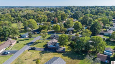Two bedroom, 1.5-bath brick home offering 1,680 sq ft of on Calvert City Golf and Country Club in Kentucky - for sale on GolfHomes.com, golf home, golf lot