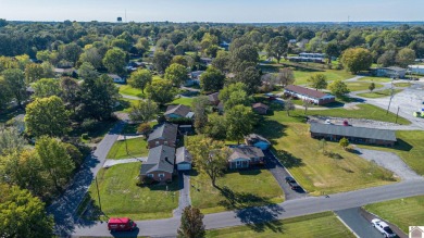 Two bedroom, 1.5-bath brick home offering 1,680 sq ft of on Calvert City Golf and Country Club in Kentucky - for sale on GolfHomes.com, golf home, golf lot