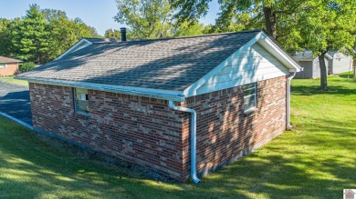 Two bedroom, 1.5-bath brick home offering 1,680 sq ft of on Calvert City Golf and Country Club in Kentucky - for sale on GolfHomes.com, golf home, golf lot