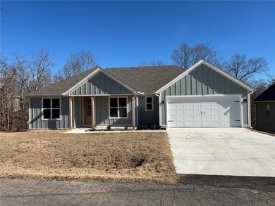Welcome to 27 Kirkcudbright Ln, a well-designed 1,677 sq ft home on Branchwood Golf Course in Arkansas - for sale on GolfHomes.com, golf home, golf lot