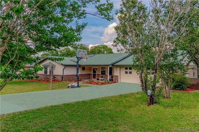 Discover the spacious living and classic charm you've been on Williston Highlands Golf and Country Club in Florida - for sale on GolfHomes.com, golf home, golf lot