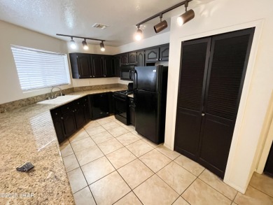 Close to the golf course. This charming home with plenty of on London Bridge Golf Course in Arizona - for sale on GolfHomes.com, golf home, golf lot