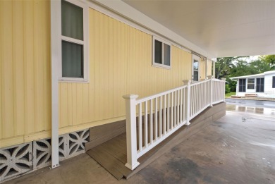 REDUCED!! MAINTENANCE-FREE AND MOVE-IN READY! Welcome to VENICE on Pelican Pointe Golf and Country Club in Florida - for sale on GolfHomes.com, golf home, golf lot