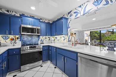 Spacious lakefront golf villa with 3 bedrooms, 2.5 bathrooms on Mariner Sands Country Club in Florida - for sale on GolfHomes.com, golf home, golf lot