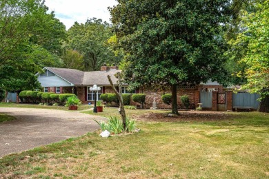 BIG FAMILY HOME offering over 3,330 sq. ft. of living space in a on Hot Springs Golf and Country Club in Arkansas - for sale on GolfHomes.com, golf home, golf lot