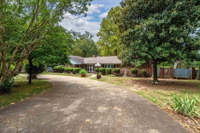 BIG FAMILY HOME offering over 3,330 sq. ft. of living space in a on Hot Springs Golf and Country Club in Arkansas - for sale on GolfHomes.com, golf home, golf lot