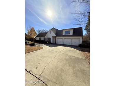 Excellent, well cared for home located on a corner lot in on Reunion Golf Club in Mississippi - for sale on GolfHomes.com, golf home, golf lot