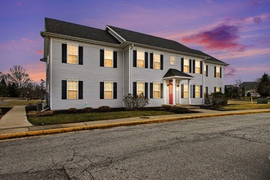Beautifully updated 2-bedroom, 2-bath corner unit condo in the on The Course at Aberdeen in Indiana - for sale on GolfHomes.com, golf home, golf lot