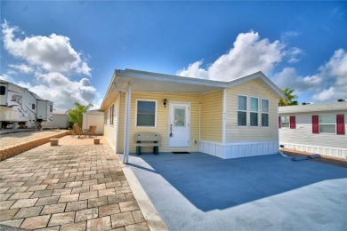 BEAUTIFUL WELL-MAINTAINED FLORIDA GETAWAY OR FULL-TIME LIVING in on Southern Dunes Golf and Country Club in Florida - for sale on GolfHomes.com, golf home, golf lot