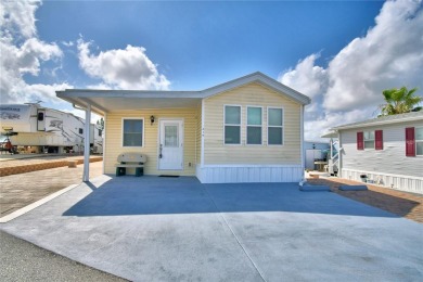 BEAUTIFUL WELL-MAINTAINED FLORIDA GETAWAY OR FULL-TIME LIVING in on Southern Dunes Golf and Country Club in Florida - for sale on GolfHomes.com, golf home, golf lot