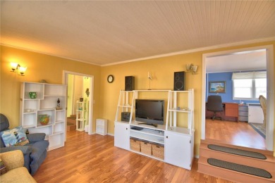 BEAUTIFUL WELL-MAINTAINED FLORIDA GETAWAY OR FULL-TIME LIVING in on Southern Dunes Golf and Country Club in Florida - for sale on GolfHomes.com, golf home, golf lot