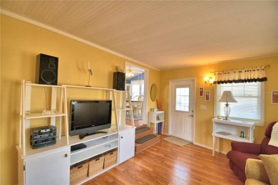 BEAUTIFUL WELL-MAINTAINED FLORIDA GETAWAY OR FULL-TIME LIVING in on Southern Dunes Golf and Country Club in Florida - for sale on GolfHomes.com, golf home, golf lot