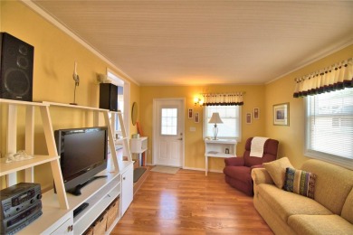 BEAUTIFUL WELL-MAINTAINED FLORIDA GETAWAY OR FULL-TIME LIVING in on Southern Dunes Golf and Country Club in Florida - for sale on GolfHomes.com, golf home, golf lot