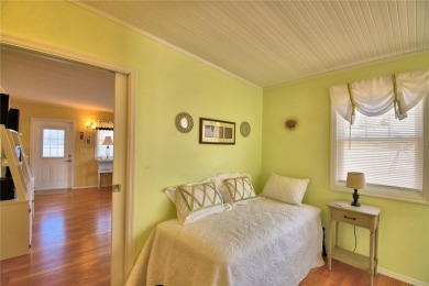 BEAUTIFUL WELL-MAINTAINED FLORIDA GETAWAY OR FULL-TIME LIVING in on Southern Dunes Golf and Country Club in Florida - for sale on GolfHomes.com, golf home, golf lot