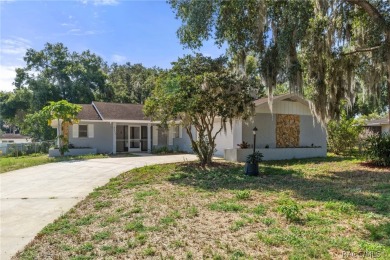 Beautifully remodeled 3/2/2 home with 2062 living area nestled on Inverness Golf and Country Club in Florida - for sale on GolfHomes.com, golf home, golf lot