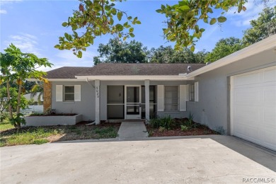 Beautifully remodeled 3/2/2 home with 2062 living area nestled on Inverness Golf and Country Club in Florida - for sale on GolfHomes.com, golf home, golf lot