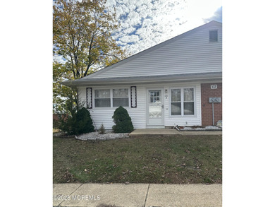 Popular 2 Bedroom WESTWOOD model in mint clean condition on Keswick Village Golf Course in New Jersey - for sale on GolfHomes.com, golf home, golf lot