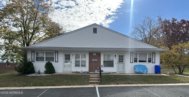 Popular 2 Bedroom WESTWOOD model in mint clean condition on Keswick Village Golf Course in New Jersey - for sale on GolfHomes.com, golf home, golf lot