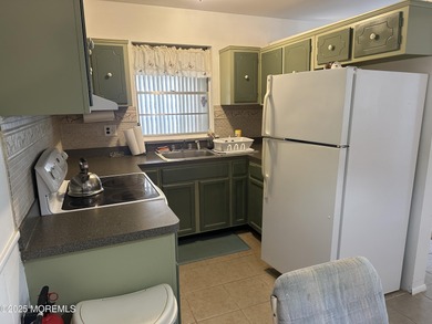 Popular 2 Bedroom WESTWOOD model in mint clean condition on Keswick Village Golf Course in New Jersey - for sale on GolfHomes.com, golf home, golf lot