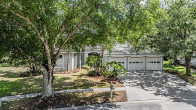 Hunter's Green, Cypress Ridge Neighborhood..... 4 bedrooms/3 on Hunters Green Country Club in Florida - for sale on GolfHomes.com, golf home, golf lot