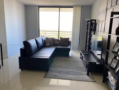 Lovely 1 bed/1.5 bath Pent House with great views in Aventura on Turnberry Isle Resort and Club in Florida - for sale on GolfHomes.com, golf home, golf lot