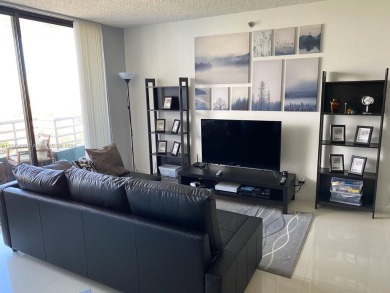 Lovely 1 bed/1.5 bath Pent House with great views in Aventura on Turnberry Isle Resort and Club in Florida - for sale on GolfHomes.com, golf home, golf lot