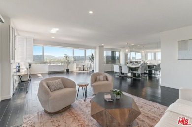 STUNNING NORTH FACING CONDO IN THE COMSTOCK! This beautifully on Los Angeles Country Club in California - for sale on GolfHomes.com, golf home, golf lot