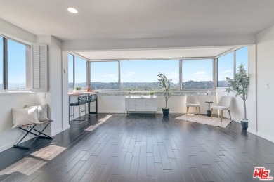 STUNNING NORTH FACING CONDO IN THE COMSTOCK! This beautifully on Los Angeles Country Club in California - for sale on GolfHomes.com, golf home, golf lot