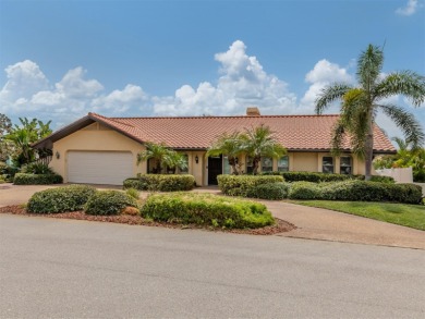 NEW PRICE. NO flooding during the recent storm activity. If your on Lake Venice Golf Club in Florida - for sale on GolfHomes.com, golf home, golf lot