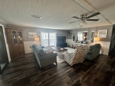 Beautiful 2 bedroom / 2-bathroom cozy home on the 18th tee box! on Lake Fairways Country Club in Florida - for sale on GolfHomes.com, golf home, golf lot