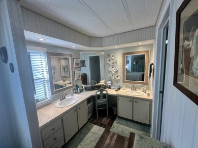 Beautiful 2 bedroom / 2-bathroom cozy home on the 18th tee box! on Lake Fairways Country Club in Florida - for sale on GolfHomes.com, golf home, golf lot