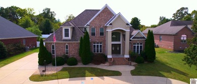 Gorgeous home in Lone Oak has a large fully fenced yard! Inside on Rolling Hills Country Club in Kentucky - for sale on GolfHomes.com, golf home, golf lot