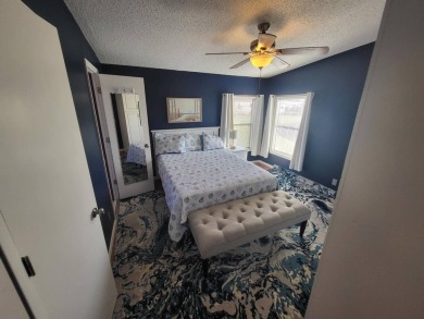 This well maintained and loved 2 bedroom 2 bath home is ready to on Lakes at Leesburg Golf Course in Florida - for sale on GolfHomes.com, golf home, golf lot