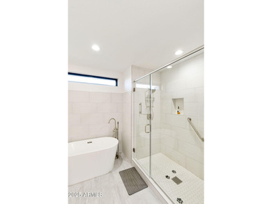 Completely turn-key 2BR, 2BA plus den Posada model on a large on Cottonwood Country Club in Arizona - for sale on GolfHomes.com, golf home, golf lot