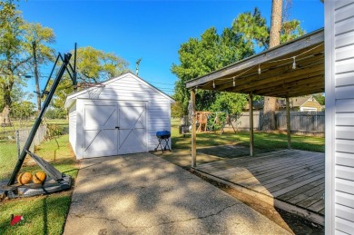 This delightful 4-bedroom, 1-bathroom home offers 1,589 sqft of on Querbes Park Golf Course in Louisiana - for sale on GolfHomes.com, golf home, golf lot