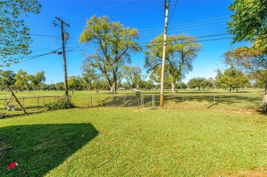 This delightful 4-bedroom, 1-bathroom home offers 1,589 sqft of on Querbes Park Golf Course in Louisiana - for sale on GolfHomes.com, golf home, golf lot