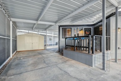 ON LEASED LAND***  This beautifully updated TURN-KEY home is on London Bridge Golf Course in Arizona - for sale on GolfHomes.com, golf home, golf lot