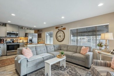 ON LEASED LAND***  This beautifully updated TURN-KEY home is on London Bridge Golf Course in Arizona - for sale on GolfHomes.com, golf home, golf lot