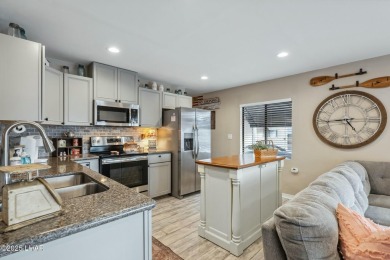 ON LEASED LAND***  This beautifully updated TURN-KEY home is on London Bridge Golf Course in Arizona - for sale on GolfHomes.com, golf home, golf lot