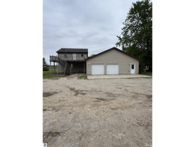 Don't miss this spacious 2,520 sq ft home located on 2.89 acres on The Pines Golf Course at Lake Isabella in Michigan - for sale on GolfHomes.com, golf home, golf lot
