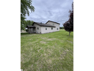 Don't miss this spacious 2,520 sq ft home located on 2.89 acres on The Pines Golf Course at Lake Isabella in Michigan - for sale on GolfHomes.com, golf home, golf lot
