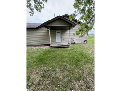 Don't miss this spacious 2,520 sq ft home located on 2.89 acres on The Pines Golf Course at Lake Isabella in Michigan - for sale on GolfHomes.com, golf home, golf lot